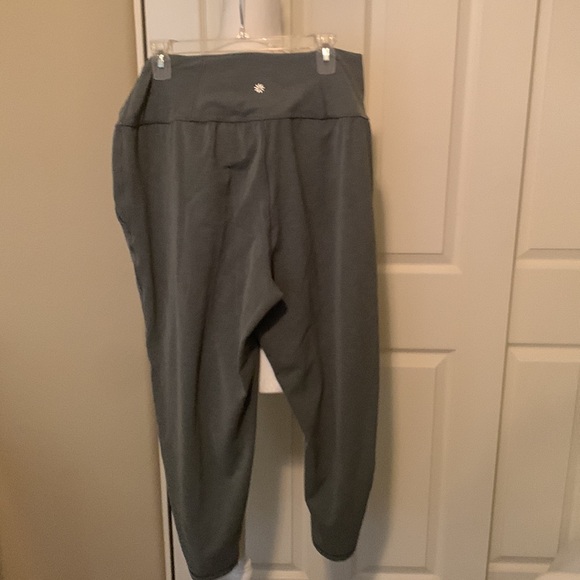Athleta Elation Pant | 1X EUC - Picture 3 of 4